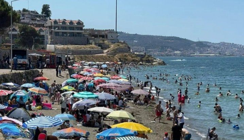 Sıcaktan bunalan Bursalılar denizlere akın etti.