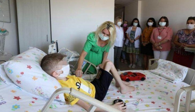 Bursa’da çöp evin esaretinden kurtulan çocuğun son durumunu Rektör Özkan anlattı