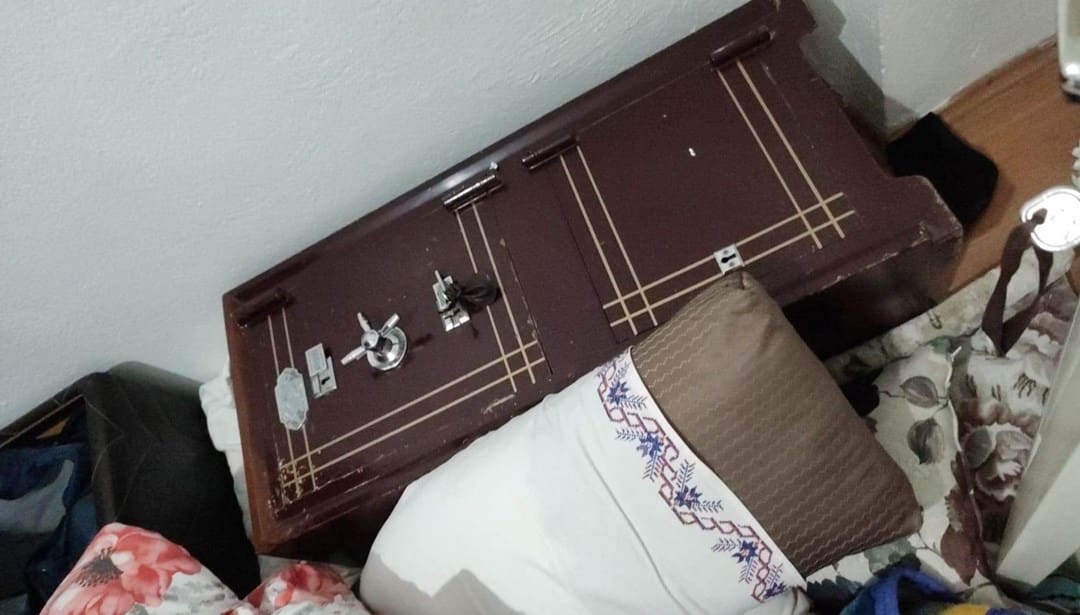 Torununun düğününe giden akrabalarının evini soydular