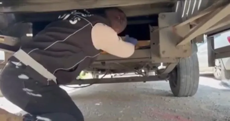 Polis ekiplerini bile şaşırttı: Uyuşturucu çekicinin gizli bölmelerinden çıktı!